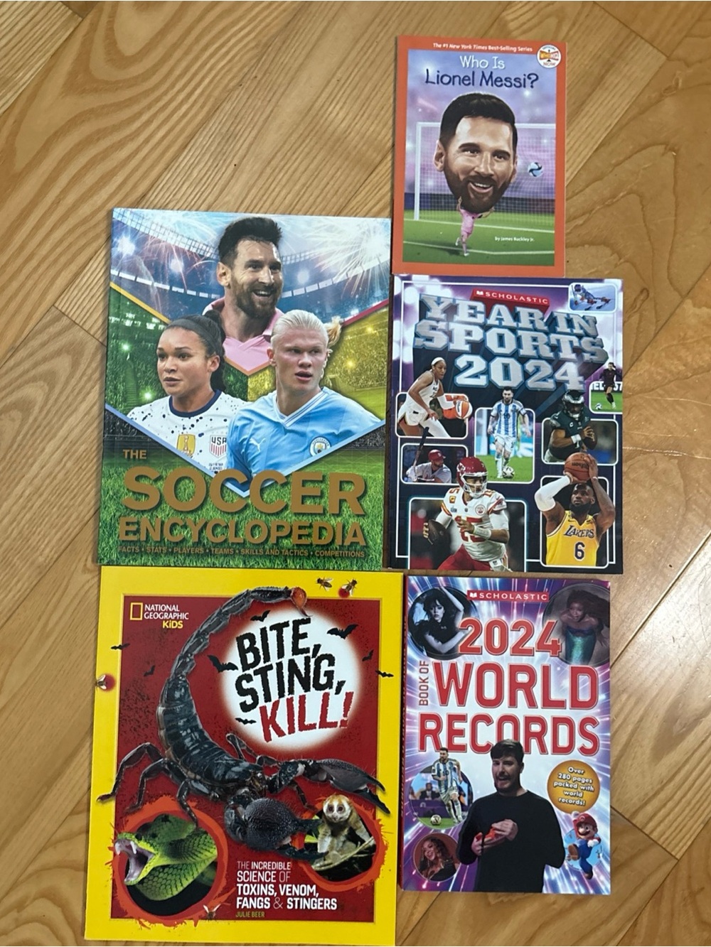Scholastic Year in Sports 2024 - Sports Reference Book (Blue)